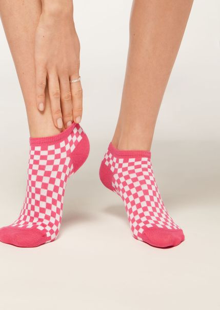 9653 Fuchsia Squares Women No-Show Socks Checkered No-Show Socks Now Calzedonia